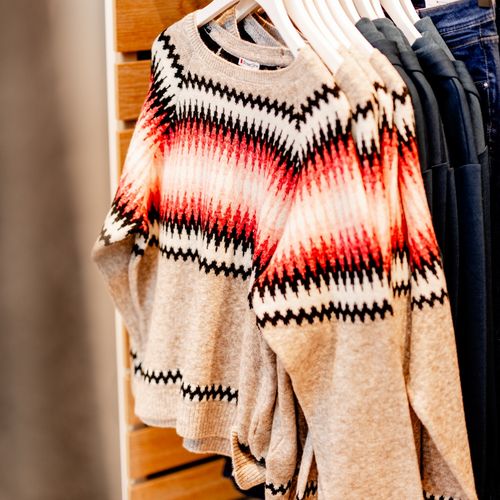 🧥 Ob kuscheliger Pullover oder stylische Winterjacke, hier bist du immer im Trend - denn bei Cecil/StreetOne im...